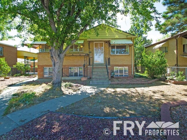 Building Photo - Raised Ranch with Second Kitchen in Prime ...