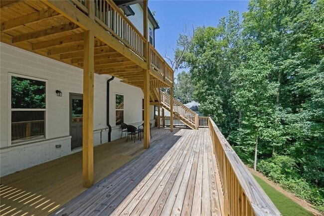 Building Photo - 6181 Shoreland Cir