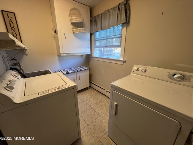 Building Photo - 12 Eisele Ave