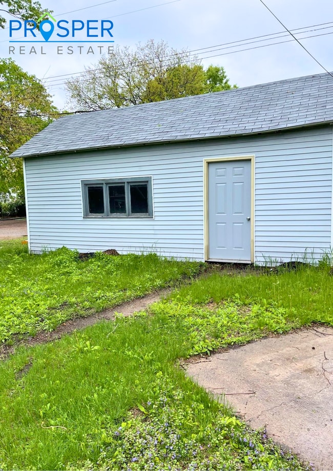 Building Photo - 826 Menomonie St