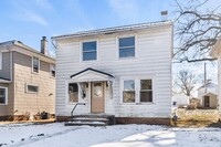 Building Photo - New 3 bedroom listing!