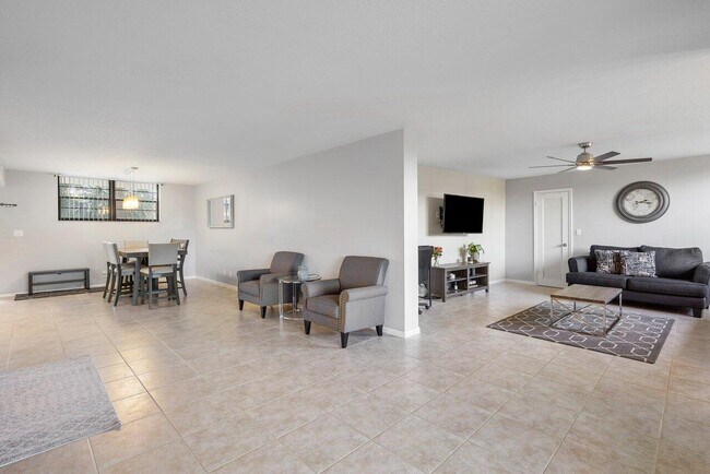 Building Photo - 2420 Deer Creek Country Club Blvd