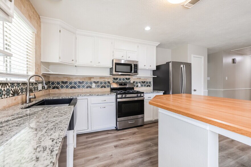 Building Photo - 4919 Bayboro Park Dr