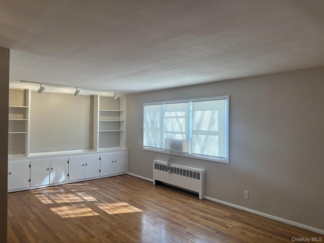 Building Photo - 580 Bedford Rd