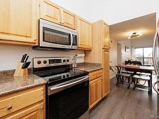 Building Photo - Flexible Condo Living with Loft near Golden!!!