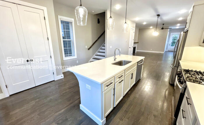 Building Photo - 1705 Cass St