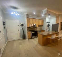 Building Photo - Spacious 1-bedroom, 1-bath condo