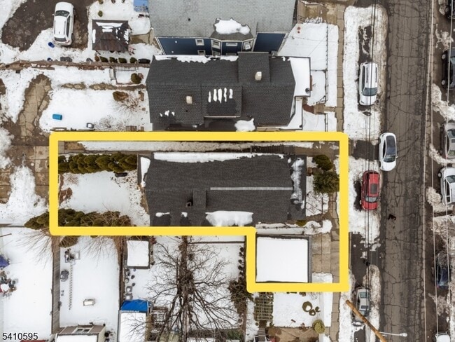 Building Photo - 335 Boulevard