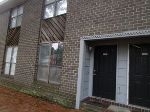 Building Photo - Great Location Just Off Broad St.