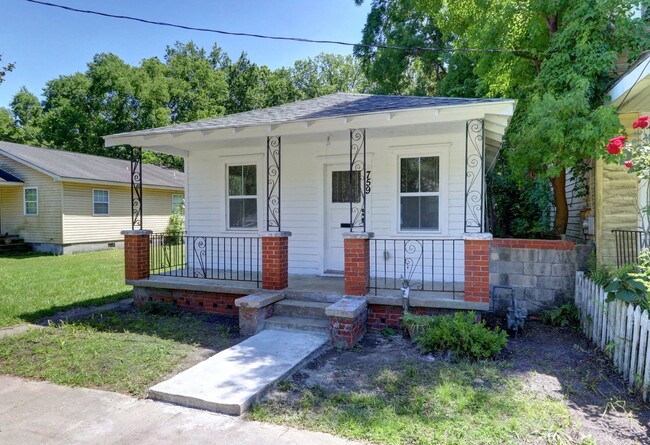 Building Photo - 3 BR + 1 BA Single Family