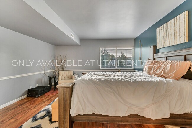 Building Photo - 5761 S Waterbury Cir