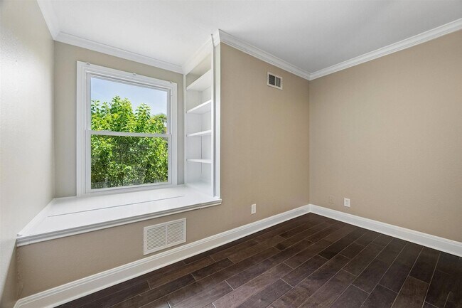 Building Photo - 2500 Steck Ave