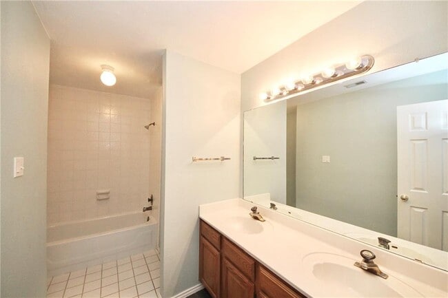 Building Photo - 8009 Cahill Dr