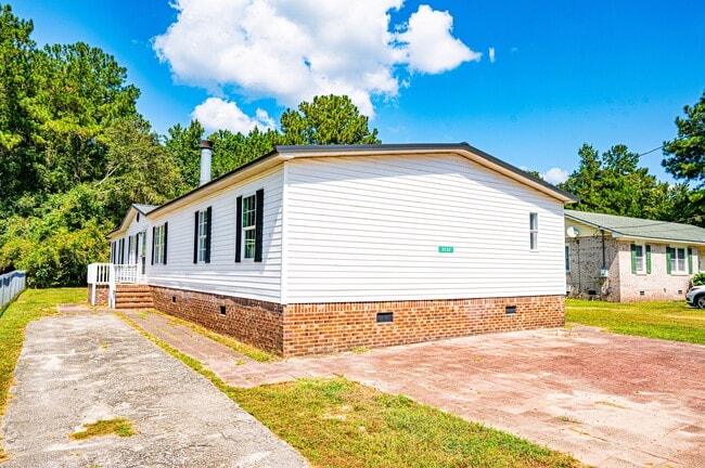 Building Photo - 2202 Chestnut Ave