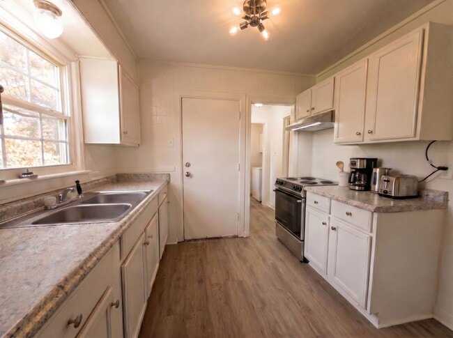 Building Photo - 518 Burlington Cir