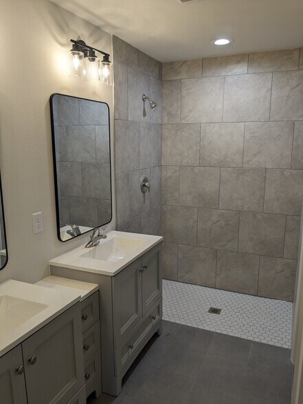 Building Photo - 5396 Gulfport Terrace