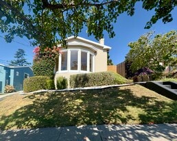 Building Photo - 2615 Maxwell Ave