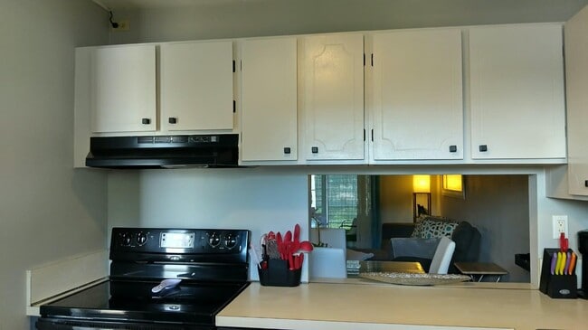 Building Photo - 2721 Garden Dr N
