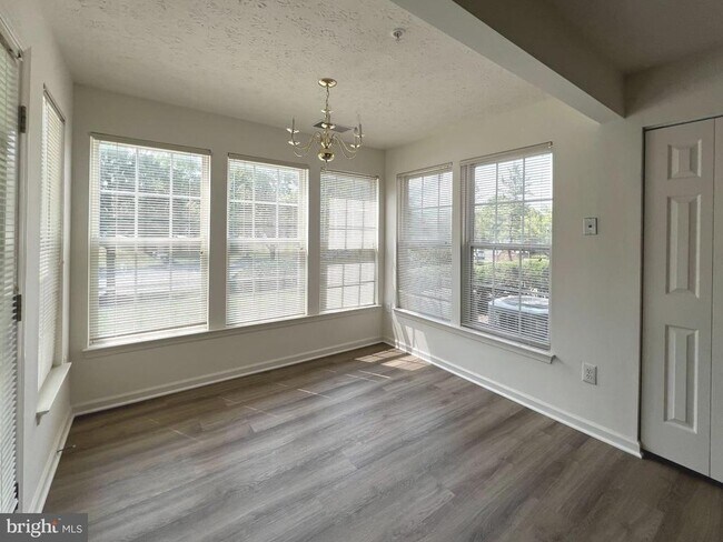 Building Photo - 705 Harvest Run Dr