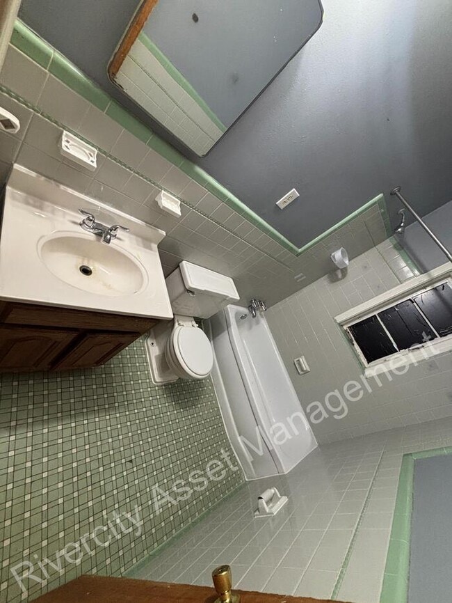 Building Photo - Charming 3-Bedroom Home with Fenced Yard & Original Hardwood Floors – Frayser, Section 8 Welcomed!