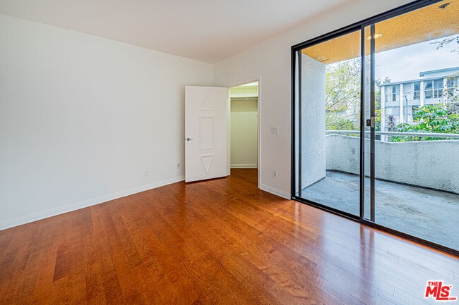 Building Photo - 326 Westminster Ave