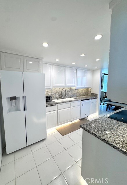Building Photo - 601 Lido Park Dr