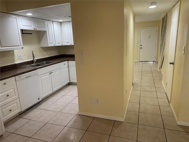 Building Photo - 231 Amherst Ave