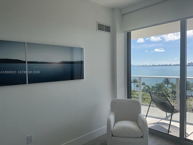 Building Photo - 488 NE 18th St