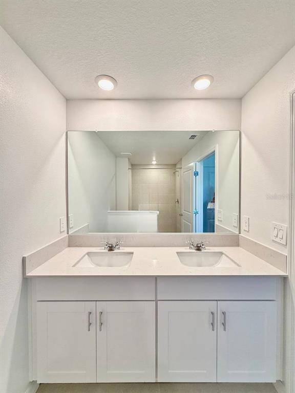 Building Photo - 10409 GOLDEN SANDS Ave