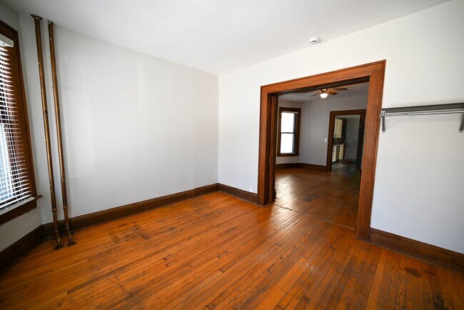 Building Photo - 405-407 W Main St - Duplex