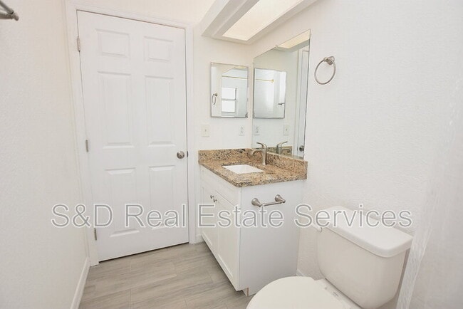 Building Photo - 1035 Fox Lake Dr