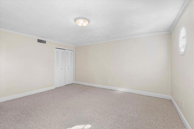 Building Photo - 8 Captain Cook Ln
