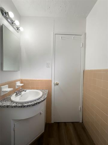 Building Photo - 1938 Spring Dr