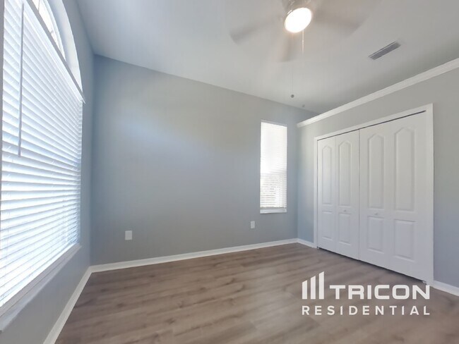 Building Photo - 10259 Silverado Cir