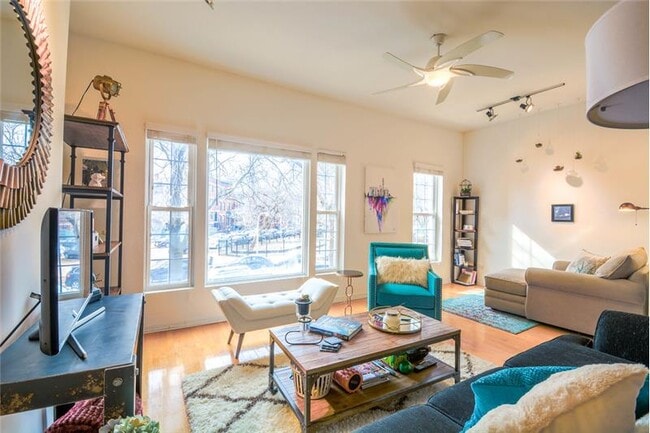 Building Photo - 1407 N Wicker Park Ave