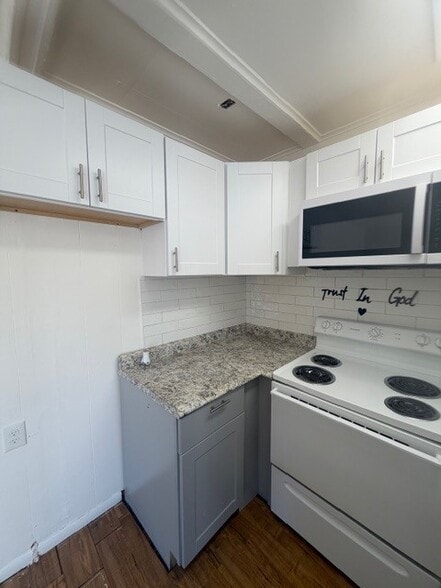 Building Photo - 625 54th St