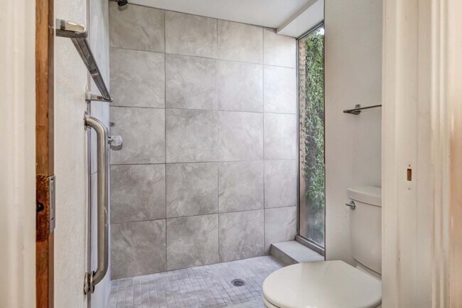 Building Photo - 5374 N Flint Ave