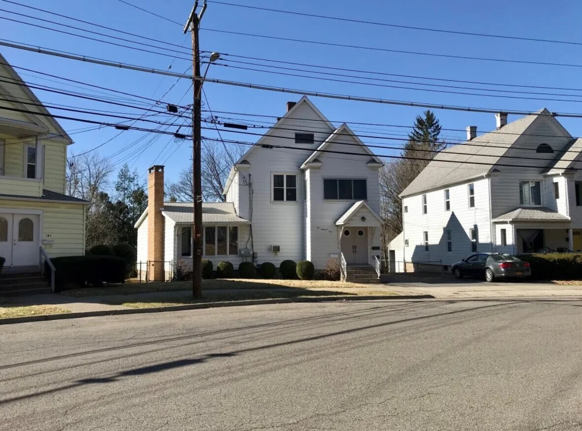 Building Photo - 109 Beethoven St