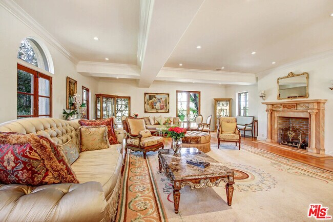 Building Photo - 725 Foothill Rd