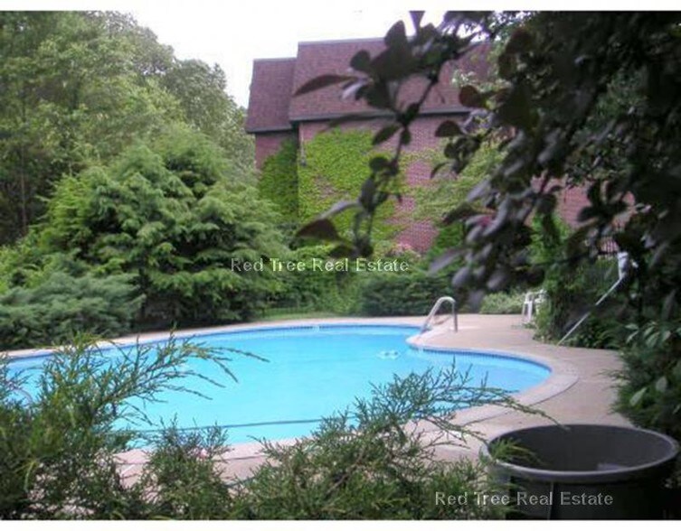 Building Photo - 144 Kenrick St