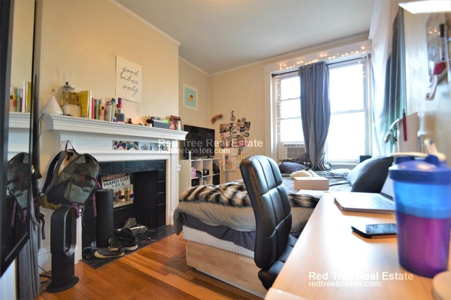 Building Photo - 72 Egmont St