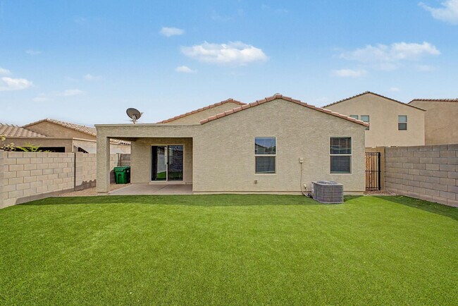 Building Photo - 12586 W Myrtle Ave