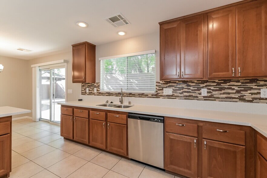 Building Photo - 9989 Panguitch Lake Ct
