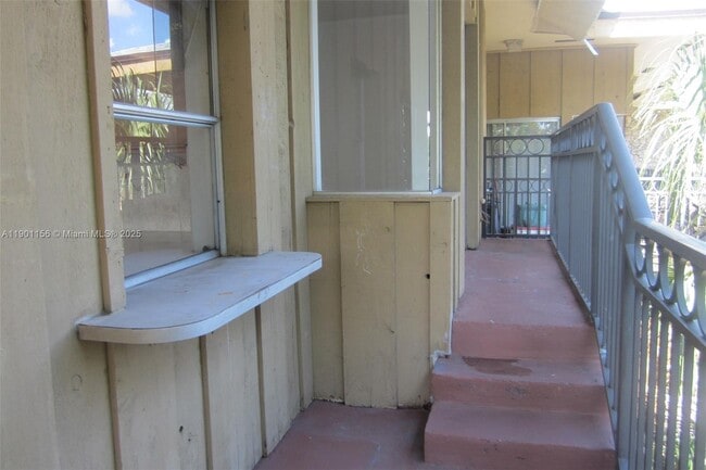 Building Photo - 4850 SW 63rd Terrace