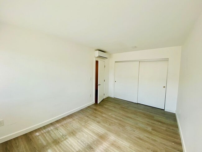 Building Photo - El Buho