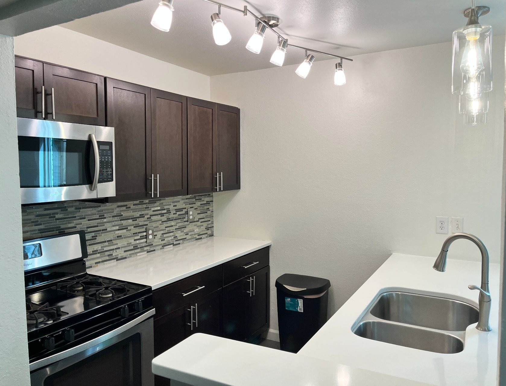 Building Photo - 3431 N Hills Dr