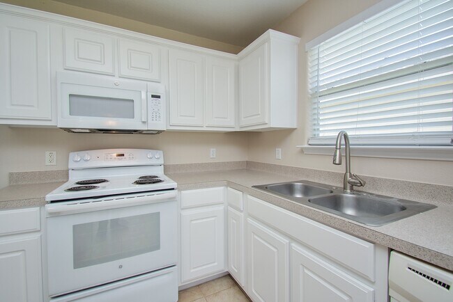 Building Photo - 29031 Rio Grande River Dr