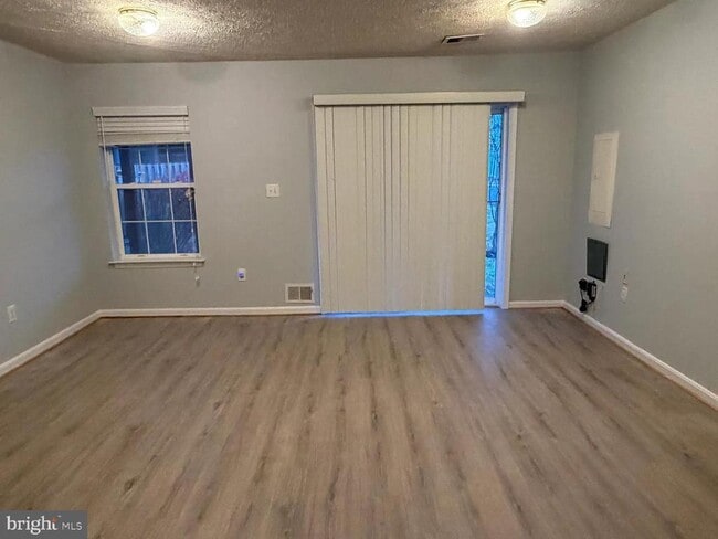 Building Photo - 6641 Creek Point Way