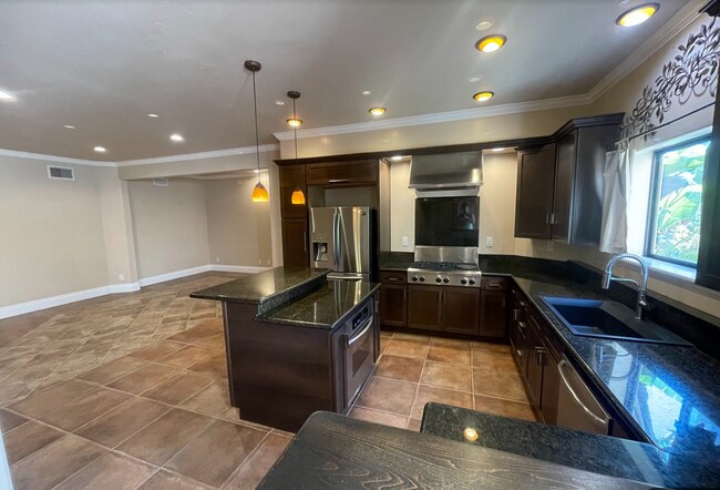 Building Photo - Call for your Private Showing! - Rent Ready September 1st