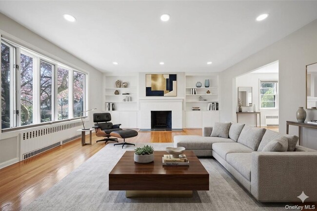 Building Photo - 6 Wildway